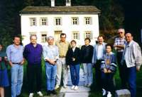Kolegium děkana 3.LFUK před domem Friedricha Nietsche v Sils Maria, 1994
